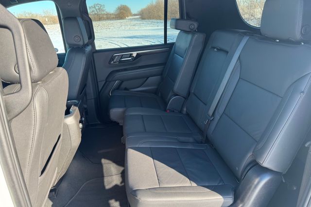 2025 Chevrolet Suburban Z71 | Roscoe, IL | Autoland Outlets