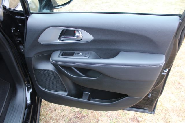 2025 Chrysler Pacifica Limited Black sport package | Roscoe, IL | Autoland Outlets 2025 Chrysler Pacifica Limited Black sport package | Roscoe, IL | Autoland Outlets