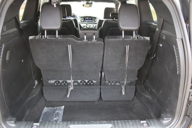 2025 Chrysler Pacifica Limited Black sport package | Roscoe, IL | Autoland Outlets