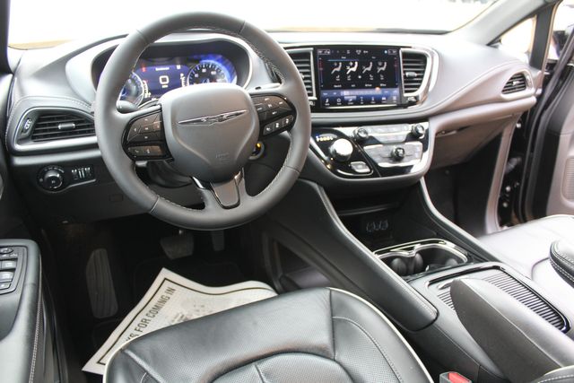 2025 Chrysler Pacifica Limited Black sport package | Roscoe, IL | Autoland Outlets 2025 Chrysler Pacifica Limited Black sport package | Roscoe, IL | Autoland Outlets