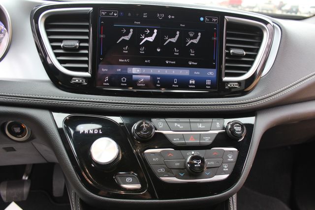 2025 Chrysler Pacifica Limited Black sport package | Roscoe, IL | Autoland Outlets 2025 Chrysler Pacifica Limited Black sport package | Roscoe, IL | Autoland Outlets