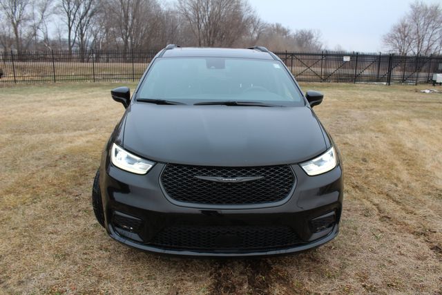 2025 Chrysler Pacifica Limited Black sport package | Roscoe, IL | Autoland Outlets 2025 Chrysler Pacifica Limited Black sport package | Roscoe, IL | Autoland Outlets