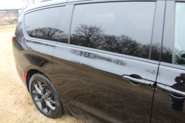 2025 Chrysler Pacifica Limited Black sport package | Roscoe, IL | Autoland Outlets 2025 Chrysler Pacifica Limited Black sport package | Roscoe, IL | Autoland Outlets