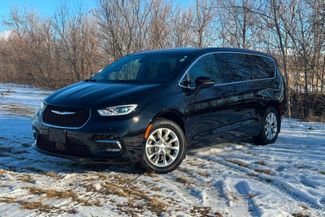 2025 Chrysler Pacifica Select AWD | Roscoe, IL | Autoland Outlets