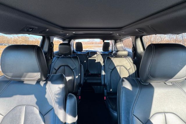 2025 Chrysler Pacifica Select AWD | Roscoe, IL | Autoland Outlets