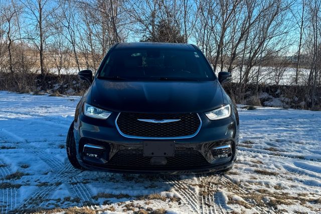 2025 Chrysler Pacifica Select AWD | Roscoe, IL | Autoland Outlets