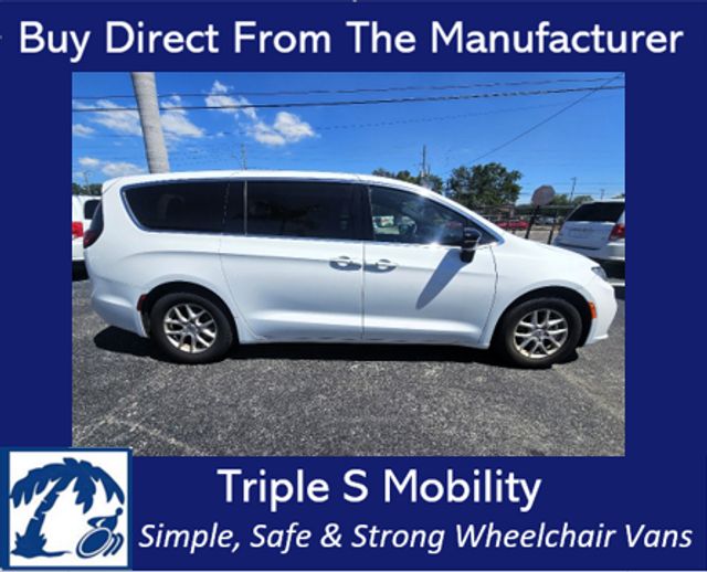 2025 Chrysler Pacifica Select   | Pinellas Park, Florida | Triple S Mobility, Inc