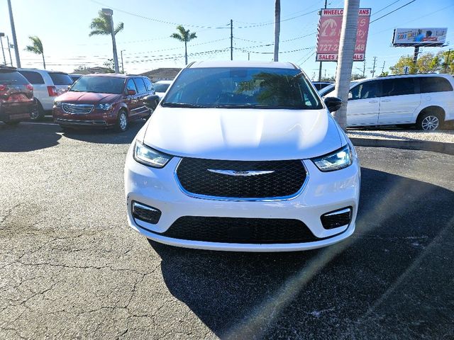 2025 Chrysler Pacifica Select Wheelchair Van Handicap Ramp Van