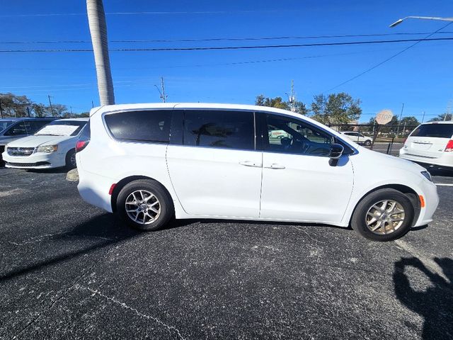 2025 Chrysler Pacifica Select Wheelchair Van Handicap Ramp Van