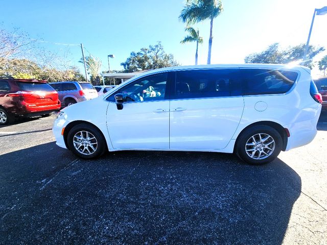 2025 Chrysler Pacifica Select Wheelchair Van Handicap Ramp Van