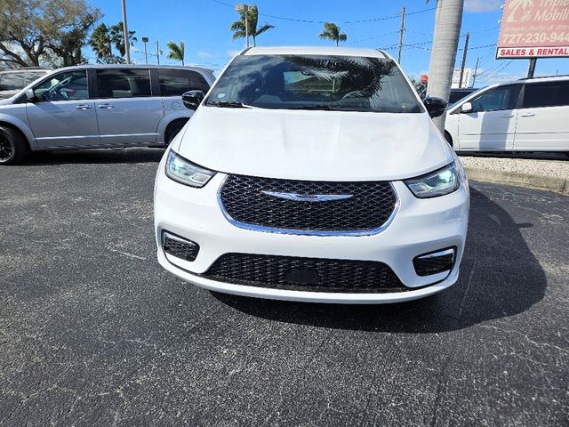 2025 Chrysler Pacifica Select Wheelchair Van Handicap Ramp Van