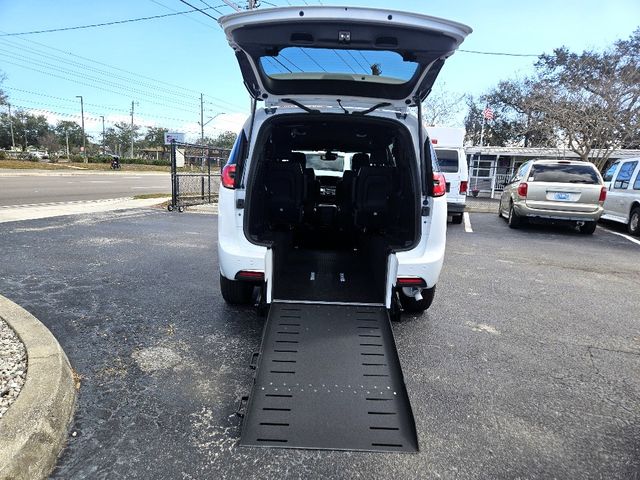 2025 Chrysler Pacifica Select Wheelchair Van Handicap Ramp Van