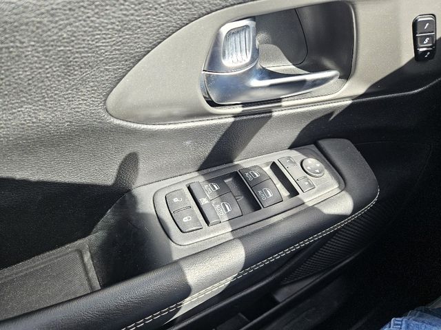2025 Chrysler Pacifica Select Wheelchair Van Handicap Ramp Van