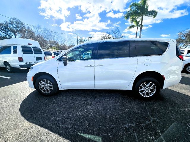 2025 Chrysler Pacifica Select Wheelchair Van Handicap Ramp Van