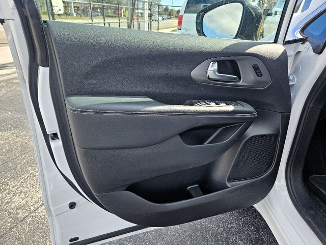 2025 Chrysler Pacifica Select Wheelchair Van Handicap Ramp Van