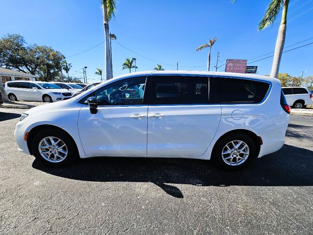 2025 Chrysler Pacifica Select Wheelchair Van Handicap Ramp Van