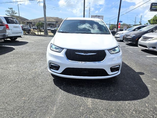 2025 Chrysler Pacifica Select Wheelchair Van Handicap Ramp Van