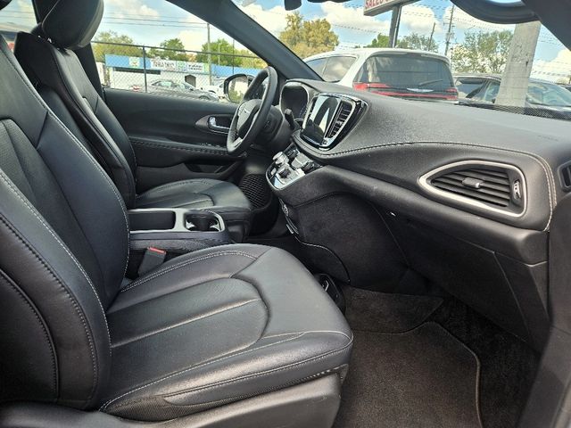 2025 Chrysler Pacifica Select Wheelchair Van Handicap Ramp Van