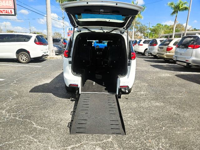 2025 Chrysler Pacifica Select Wheelchair Van Handicap Ramp Van