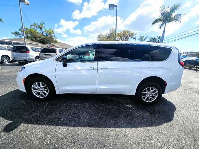 2025 Chrysler Pacifica Select Wheelchair Van Handicap Ramp Van