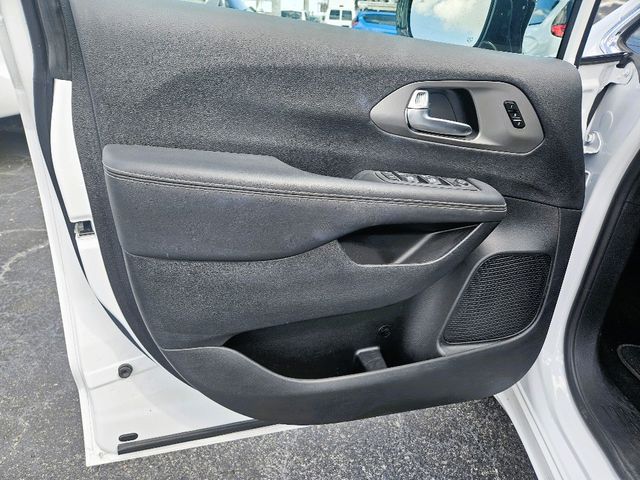 2025 Chrysler Pacifica Select Wheelchair Van Handicap Ramp Van