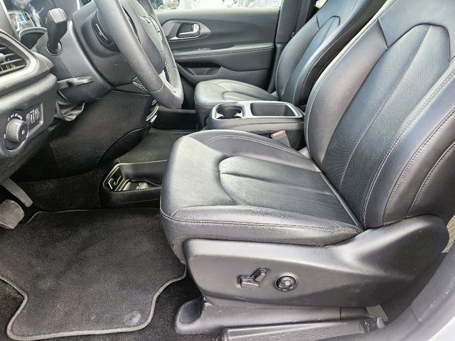 2025 Chrysler Pacifica Select Wheelchair Van Handicap Ramp Van
