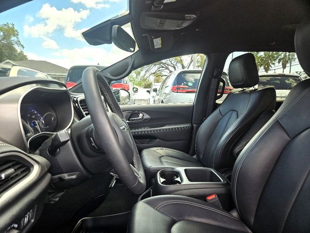 2025 Chrysler Pacifica Select Wheelchair Van Handicap Ramp Van