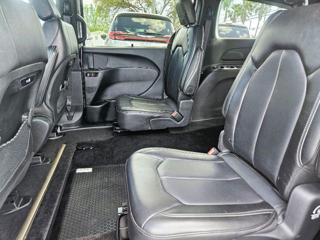 2025 Chrysler Pacifica Select Wheelchair Van Handicap Ramp Van