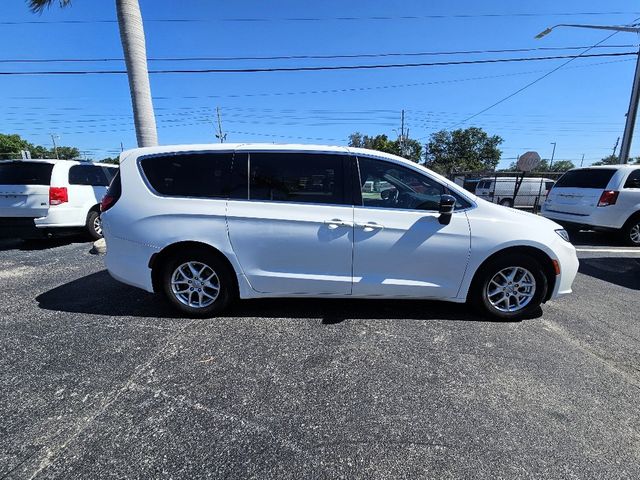 2025 Chrysler Pacifica Select Wheelchair Van Handicap Ramp Van