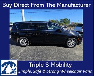 2025 Chrysler Pacifica Select Wheelchair Van Ramp Van  | Pinellas Park, Florida | Triple S Mobility, Inc