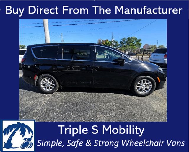 2025 Chrysler Pacifica Select Wheelchair Van Ramp Van  | Pinellas Park, Florida | Triple S Mobility, Inc