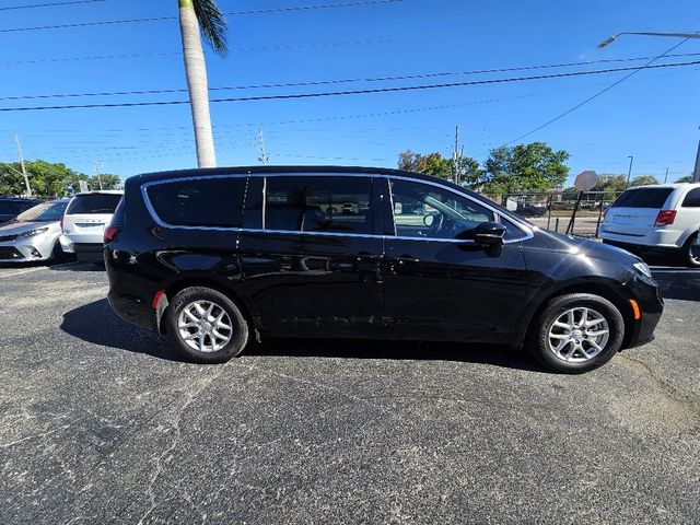 2025 Chrysler Pacifica Select Wheelchair Van Ramp Van