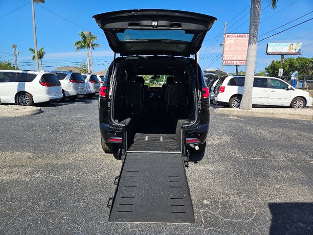 2025 Chrysler Pacifica Select Wheelchair Van Ramp Van