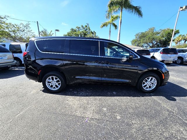 2025 Chrysler Pacifica Select Wheelchair Van Ramp Van