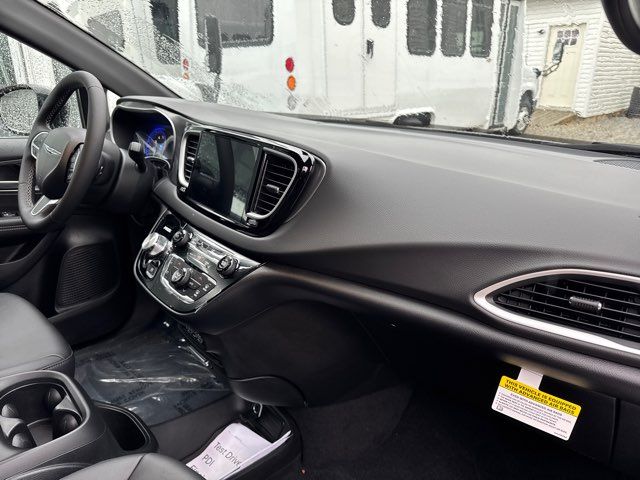 2025 Chrysler Voyager Wheelchair Van