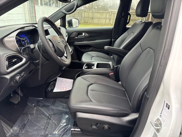 2025 Chrysler Voyager Wheelchair Van
