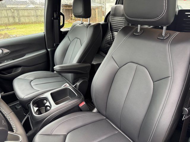 2025 Chrysler Voyager Wheelchair Van