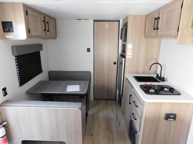 2025 Dutchmen Coleman Lantern 17R