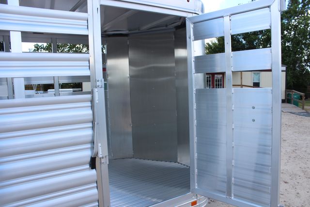 2025 Featherlite 8107 Livestock 16' 16' BP LIVESTOCK 6'7"W X 6'6"T CUT GATE 3 AIR GAPS | CONROE, TX | SportChassis/ Featherlite Trailers of Texas 2025 Featherlite 8107 Livestock 16' 16' BP LIVESTOCK 6'7"W X 6'6"T CUT GATE 3 AIR GAPS | CONROE, TX | SportChassis/ Featherlite Trailers of Texas