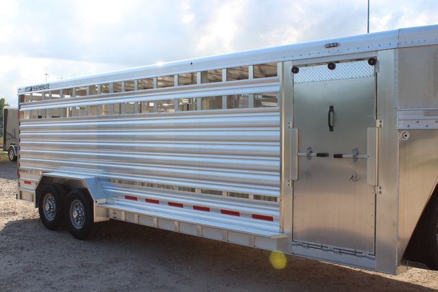 2025 Featherlite 8127 - 24' GN Livestock Trailer Removable 12 pen system and 2 walk-thru gates | CONROE, TX | SportChassis/ Featherlite Trailers of Texas 2025 Featherlite 8127 - 24' GN Livestock Trailer Removable 12 pen system and 2 walk-thru gates | CONROE, TX | SportChassis/ Featherlite Trailers of Texas