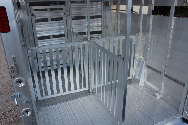 2025 Featherlite 8127 - 24' GN Livestock Trailer Removable 12 pen system and 2 walk-thru gates | CONROE, TX | SportChassis/ Featherlite Trailers of Texas 2025 Featherlite 8127 - 24' GN Livestock Trailer Removable 12 pen system and 2 walk-thru gates | CONROE, TX | SportChassis/ Featherlite Trailers of Texas