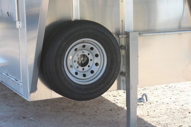 2025 Featherlite 8127 - 24' GN Livestock Trailer Removable 12 pen system and 2 walk-thru gates | CONROE, TX | SportChassis/ Featherlite Trailers of Texas 2025 Featherlite 8127 - 24' GN Livestock Trailer Removable 12 pen system and 2 walk-thru gates | CONROE, TX | SportChassis/ Featherlite Trailers of Texas