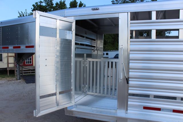 2025 Featherlite 8127 - 24' GN Livestock Trailer Removable 12 pen system and 2 walk-thru gates | CONROE, TX | SportChassis/ Featherlite Trailers of Texas 2025 Featherlite 8127 - 24' GN Livestock Trailer Removable 12 pen system and 2 walk-thru gates | CONROE, TX | SportChassis/ Featherlite Trailers of Texas