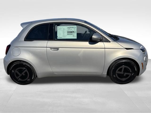 2025 FIAT 500e Giorgio Armani