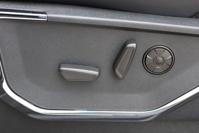 2025 Ford F-450 Super Duty Platinum | CONROE, TX | SportChassis/ Featherlite Trailers of Texas 2025 Ford F-450 Super Duty Platinum | CONROE, TX | SportChassis/ Featherlite Trailers of Texas