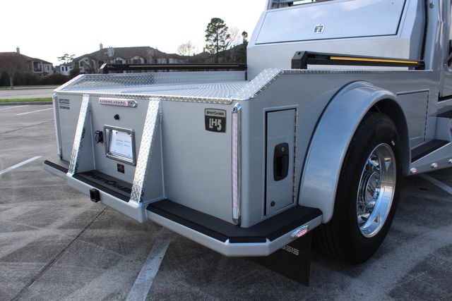 2025 Freightliner M2 106 PLUS SportChassis LH5 Luxury Hauler | CONROE, TX | SportChassis/ Featherlite Trailers of Texas 2025 Freightliner M2 106 PLUS SportChassis LH5 Luxury Hauler | CONROE, TX | SportChassis/ Featherlite Trailers of Texas