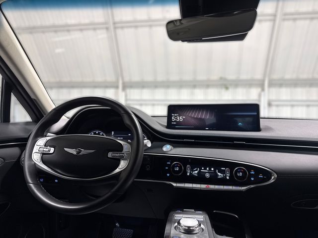 2025 Genesis GV70 BASE