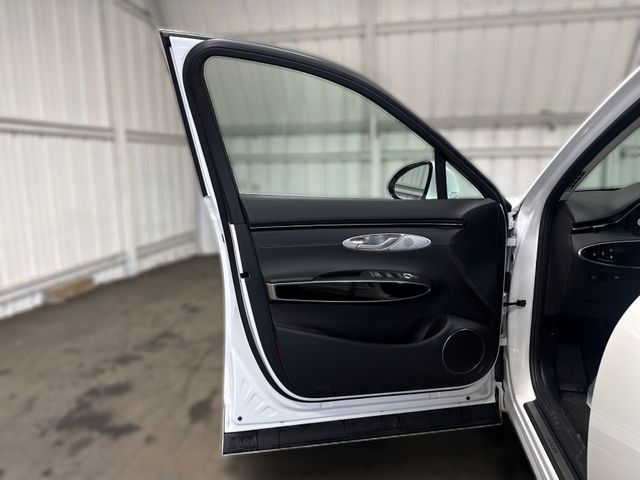 2025 Genesis GV70 BASE