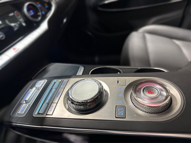 2025 Genesis GV70 BASE