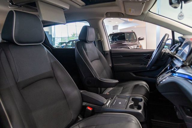 2025 Honda Odyssey Elite Leather Trimmed Seats with Piping  3rd row Heated and Ventilated Seats